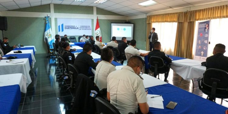 Imparten taller para fortalecer capacidades de Policía Nacional Civil de Totonicapán