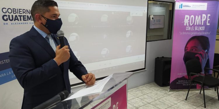 Personal de UPCV se capacita en temas de prevención para evitar el consumo de drogas