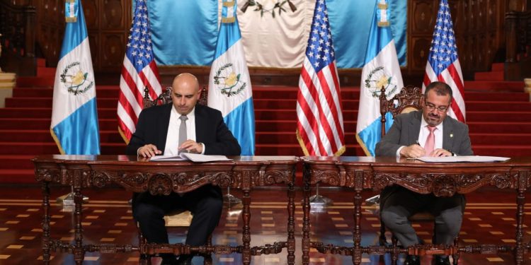 Ministerio de Cultura y Deportes junto a INL firman carta de entendimiento para Parques Bicentenario