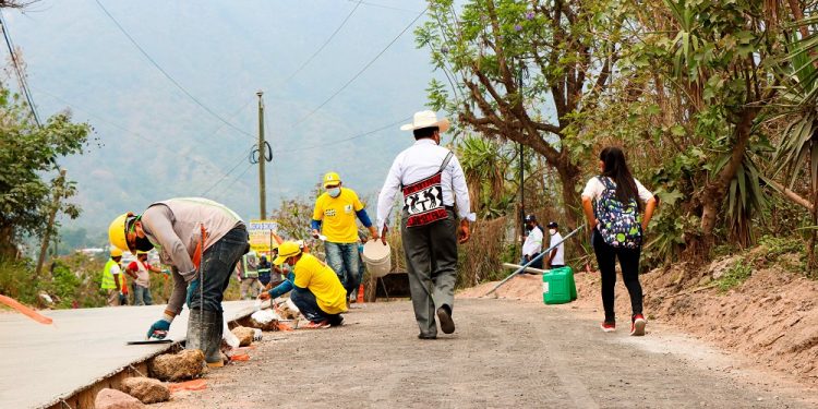 Carretera entre San Juan y San Pedro la Laguna es pavimentada con concreto hidráulico