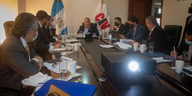 El Presidente Dr. Alejandro Giammattei, conoce de cerca las acciones del CIV