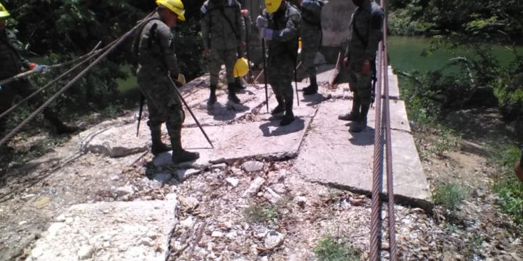 Cuerpo de Ingenieros del Ejército apoyará en la reconstrucción de puente colgante en Melchor de Mencos, Petén