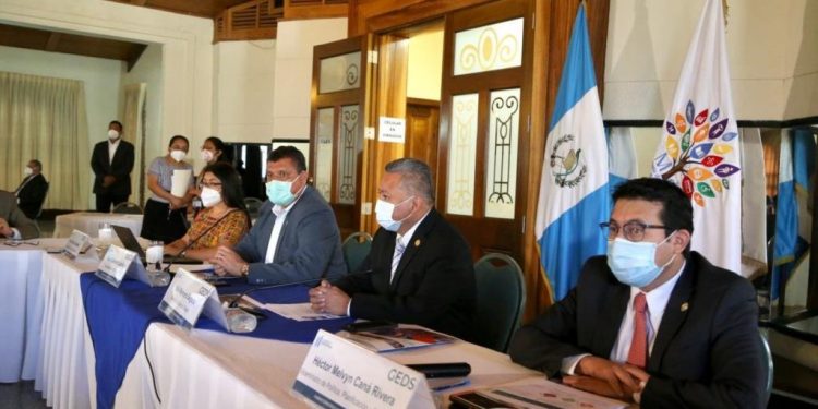 Gabinete de Desarrollo impulsa Política Nacional de Comadronas