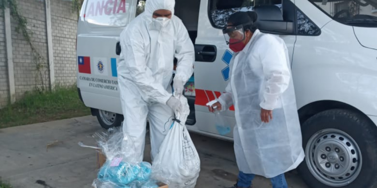 Adultos mayores del Centro de Atención Permanente reciben atención y cuidados