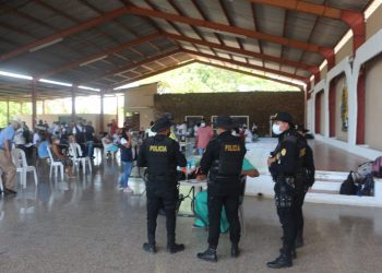 PNC brinda seguridad en centros de vacunación contra el COVID-19