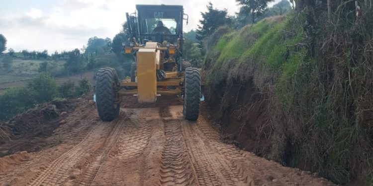 Ejército de Guatemala efectúa trabajos para mejorar la red vial estratégica de tercer orden en Petén y San Marcos
