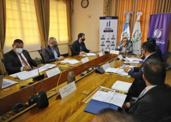 Ministro Mario Rojas Espino expone la eficiencia de su administración ante el presidente Giammattei