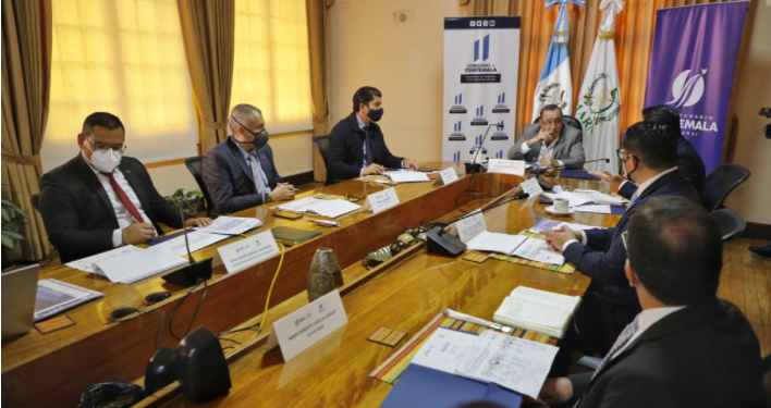 Ministro Mario Rojas Espino expone la eficiencia de su administración ante el presidente Giammattei