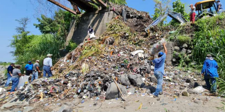 Chimaltenango y Suchitepéquez eliminan focos de contaminación