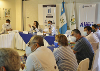 Rojas Espino fortalece el trabajo de la autoridad del lago Petén Itzá