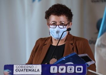 Ministra de Salud reafirma confianza en vacuna rusa y descarta pruebas que retrasen plan de vacunación
