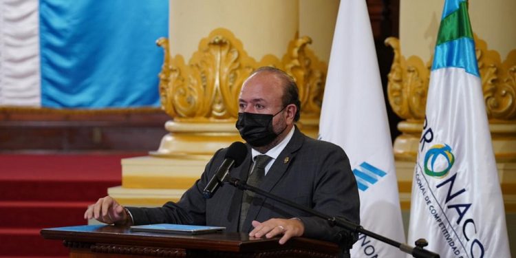 Ministro de Economía participa en informe  de resultados para mejorar clima de negocios