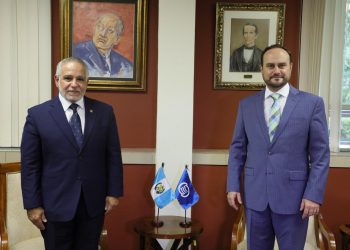 Canciller de Guatemala, Pedro Brolo Vila, recibe al secretario general de la Asociación de Estados del Caribe (AEC) para conversar de temas regionales