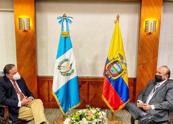 Ministro de Economía se reúne con su  homólogo de Ecuador y potenciales inversionistas