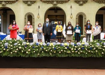 Ministerio de Economía Premia a  10 mujeres emprendedoras destacadas