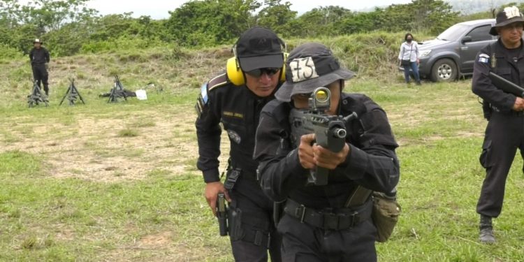 Agentes del curso COAN fortalecen capacidades en el uso y manejo de armas de fuego
