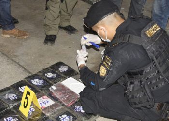 401 paquetes de cocaína incautados en aeronave localizada en San Andrés, Petén