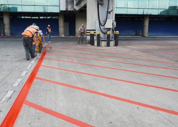 Trabajos de mantenimiento en el Aeropuerto Internacional La Aurora