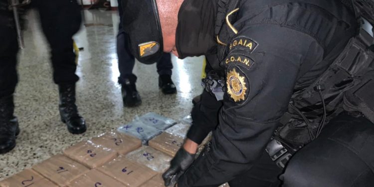 Localizan 115 paquetes con Cocaína en un buque en puerto Quetzal, Escuintla