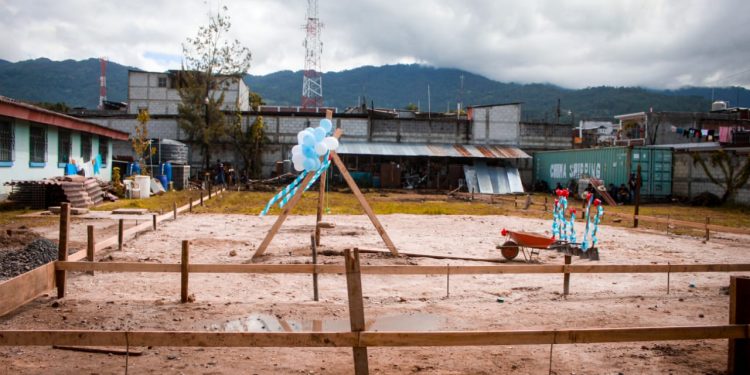 Colocan primera piedra en el Centro de Atención Permanente de Zacualpa, Quiché.