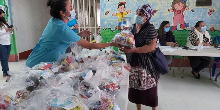 Segunda entrega de víveres en el Centro Álida España