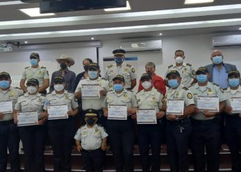 Premian a personal destacado de la DIRC de las delegaciones departamentales