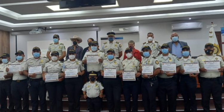 Premian a personal destacado de la DIRC de las delegaciones departamentales