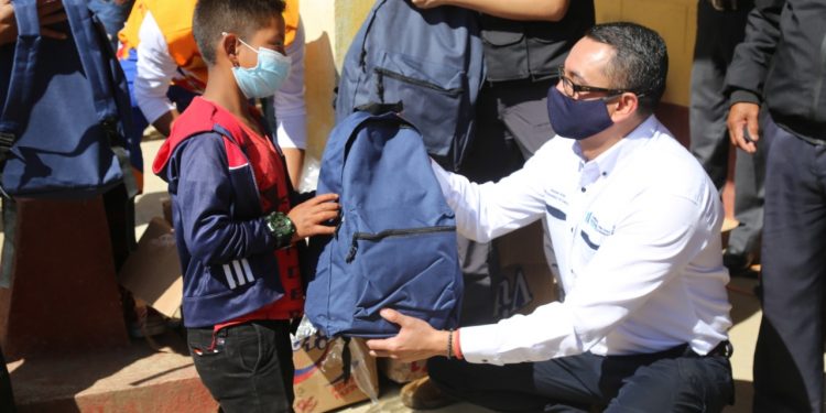 “Un día fui niño como ustedes” y ahora trabajamos para apoyarlos con útiles y darles alegría