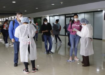 Disminuyen casos de COVID-19 detectados en el Aeropuerto La Aurora