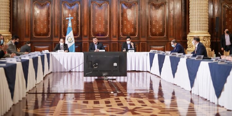 Gabeco analiza avances en estrategia para  calificación de riesgo país de Guatemala