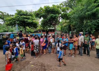 Ejército de Guatemala apoya distribución de alimentos en Escuintla