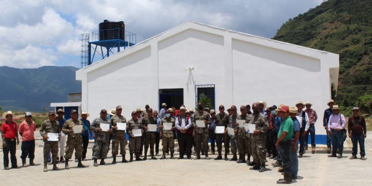 Ejército de Guatemala entrega Centro de Atención Permanente en Quiché
