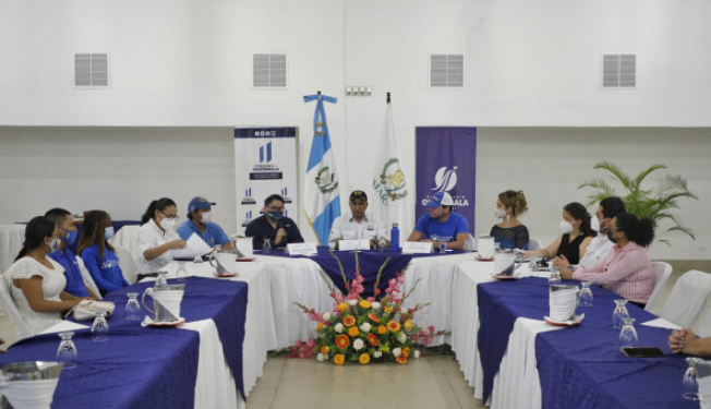 MARN suscribe acuerdo con 4Ocean para resguardar patrimonio natural