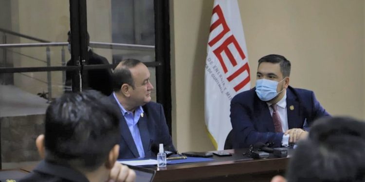 Presidente visita el MEM para seguimiento a los compromisos adquiridos