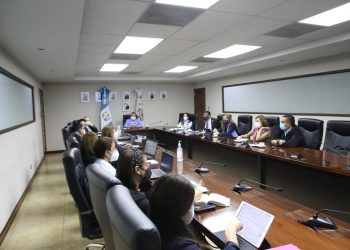 Retoman diálogo sobre programa “Mejores Familias”