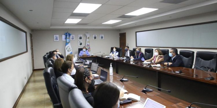 Retoman diálogo sobre programa “Mejores Familias”