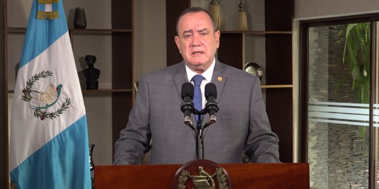 Presidente Giammattei veta Ley de Contrataciones del Estado