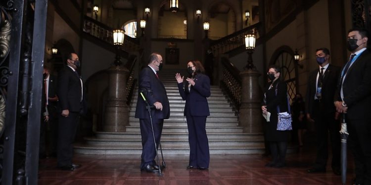 Presidente Giammattei expone en reunión bilateral con Vicepresidenta Harris los portales de transparencia