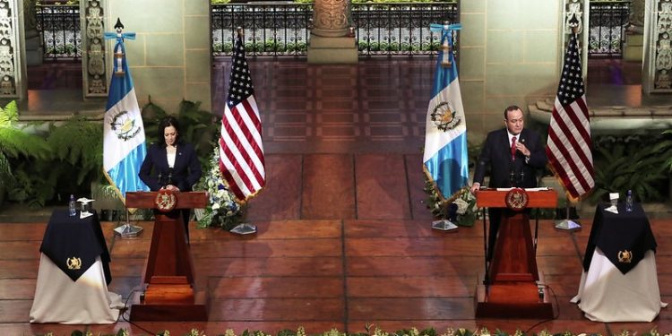 Presidente Giammattei expone en reunión bilateral con Vicepresidenta Harris los portales de transparencia