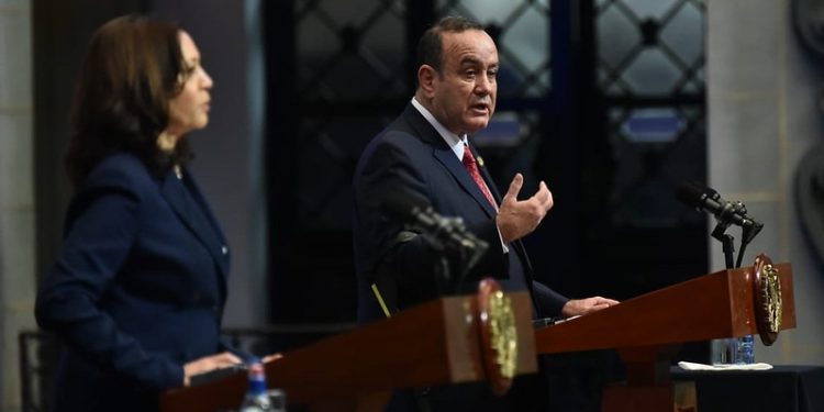 Presidente Giammattei expone en reunión bilateral con Vicepresidenta Harris los portales de transparencia