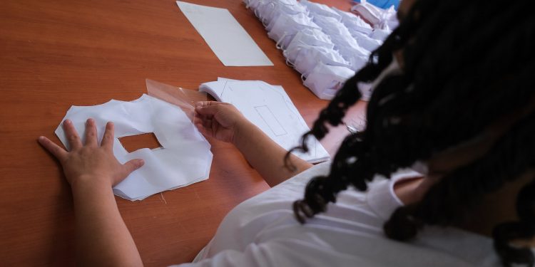 Adolescentes en proceso de reinserción han elaborado 645 mil mascarillas