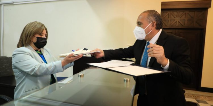 VACUNA COVID-19: GOBIERNO PRESENTA NUEVA INICIATIVA DE LEY QUE CREA MECANISMOS DE COMPENSACIÓN