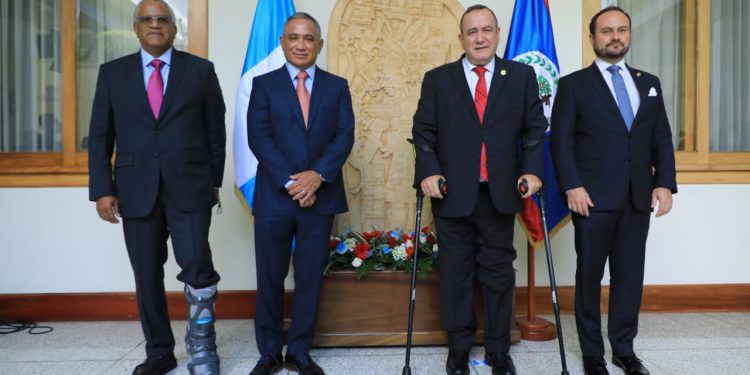 VISITA OFICIAL A LA REPÚBLICA DE GUATEMALA DEL EXCELENTÍSIMO SEÑOR JOHN BRICEÑO, PRIMER MINISTRO DE BELICE