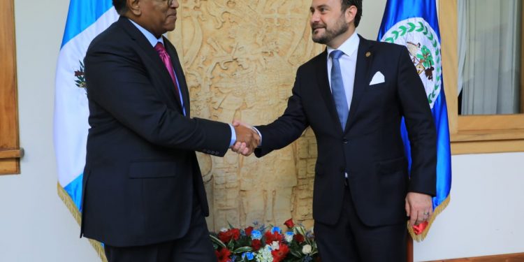 VISITA OFICIAL A LA REPÚBLICA DE GUATEMALA DEL EXCELENTÍSIMO SEÑOR JOHN BRICEÑO, PRIMER MINISTRO DE BELICE
