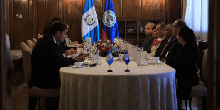 VISITA OFICIAL A LA REPÚBLICA DE GUATEMALA DEL EXCELENTÍSIMO SEÑOR JOHN BRICEÑO, PRIMER MINISTRO DE BELICE