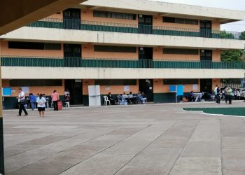 Empresa israelí dona laboratorio a Escuela Normal Central para Varones