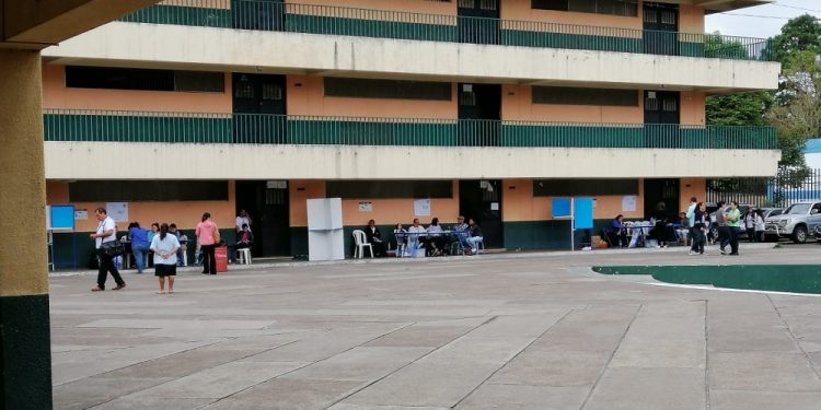 Empresa israelí dona laboratorio a Escuela Normal Central para Varones