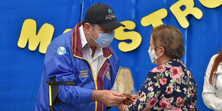 LA VACUNA PARA LOS MAESTROS ES PRIORITARIA EN LA CAMPAÑA CONTRA EL COVID-19: PRESIDENTE GIAMMATTEI