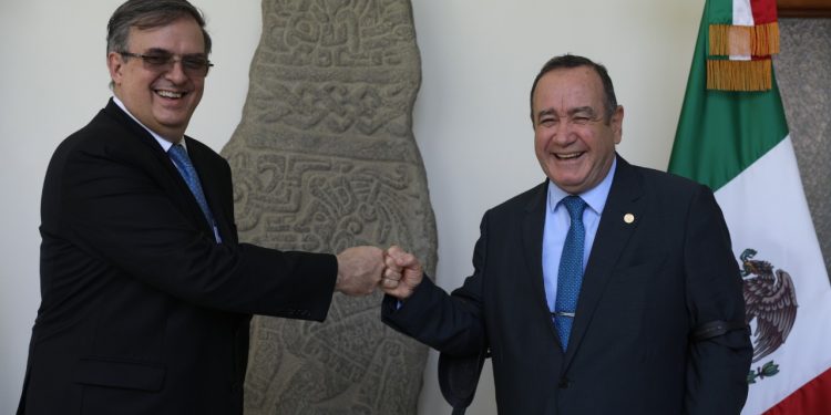 PRESIDENTE GIAMMATTEI Y CANCILLER EBRARD RATIFICAN LAZOS DE AMISTAD Y COOPERACIÓN GUATEMALA-MÉXICO