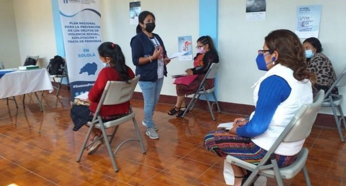Capacitan a personal de SOSEP en Sololá sobre temas de explotación y trata de personas
